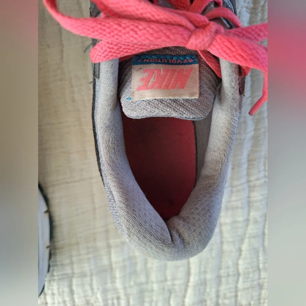 Nike Women's Athletic Shoes in Gray and Pink